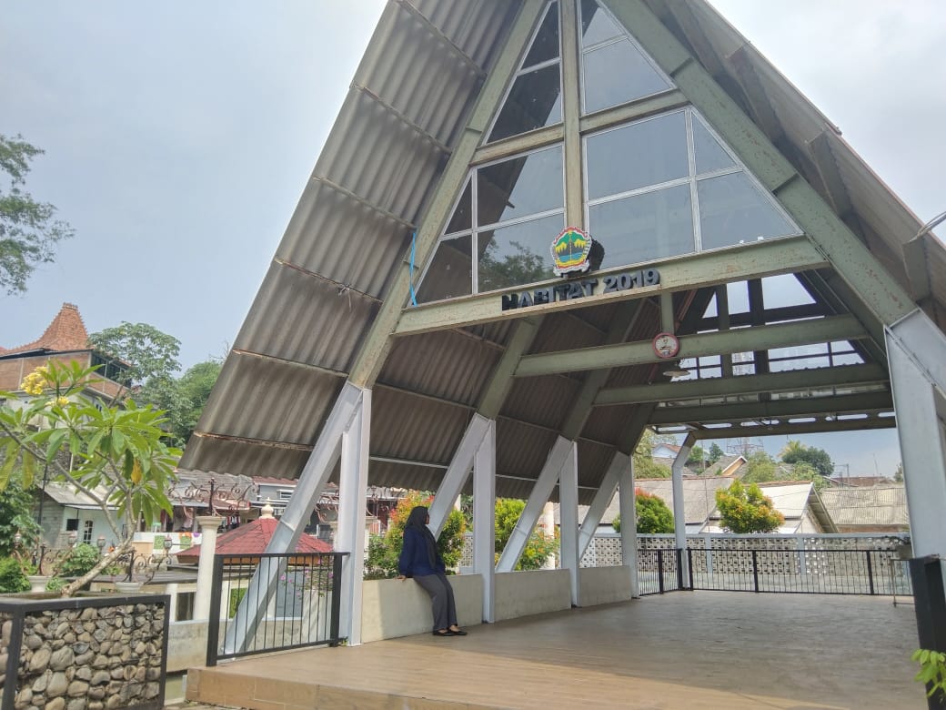 Keindahan kampung habitat yang dihiasi oleh gazebo