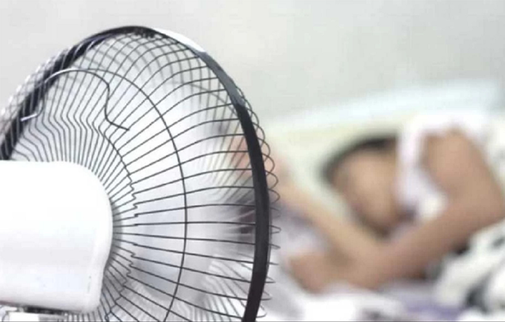 Tidur semalaman dengan kipas angin yang menyala sepanjang malam dapat mendatangkan dampak buruk bagi tubuh.