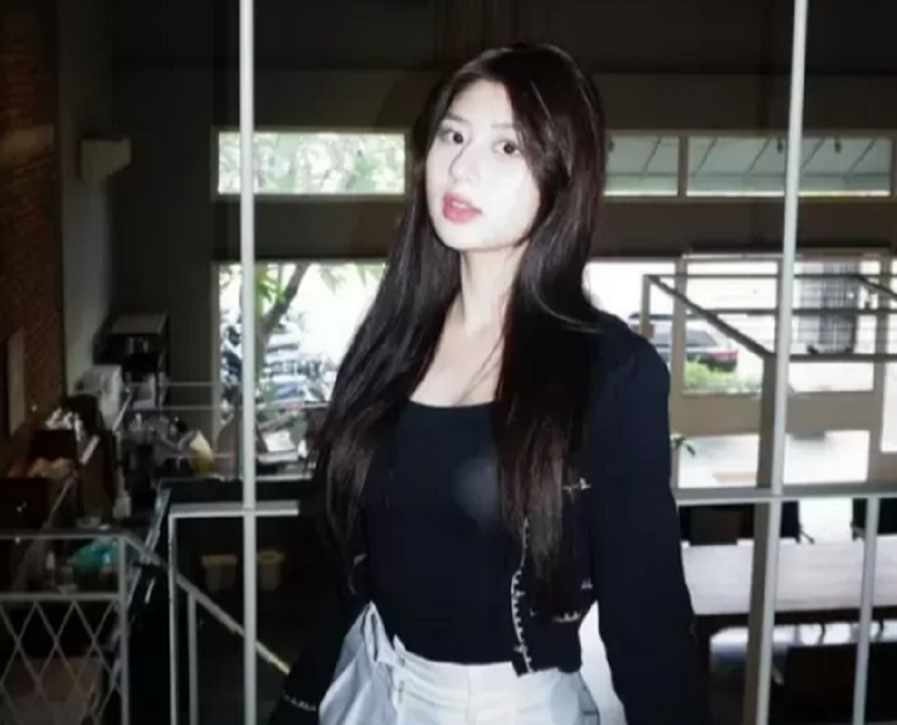 Isu video syur berdurasi 12 menit dan 13 detik yang diduga dilakukan selebgram Lydia Onic kini viral di media sosial.