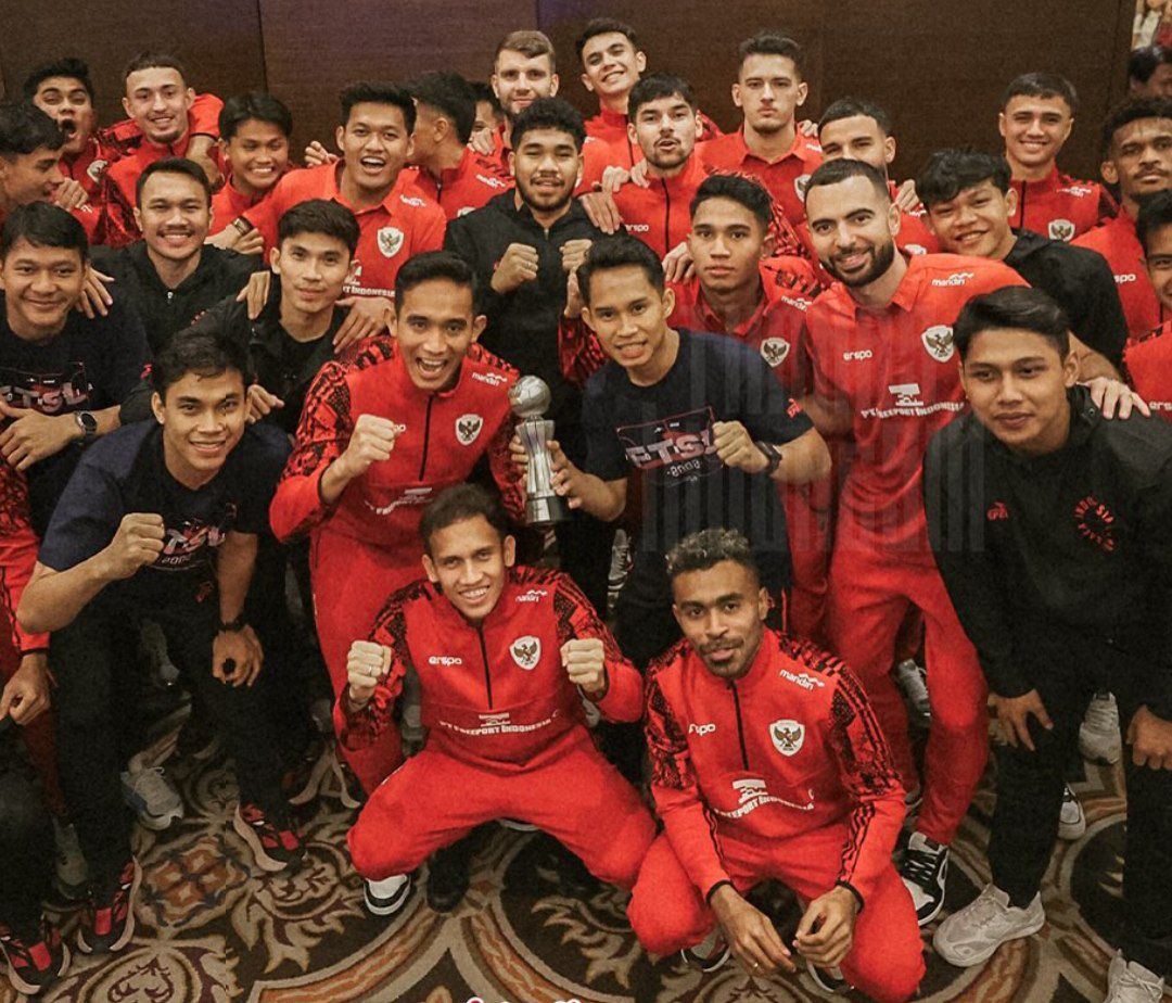 Momen Bersama Timnas Sepak Bola Indonesia dan Timnas Futsal Indonesia.