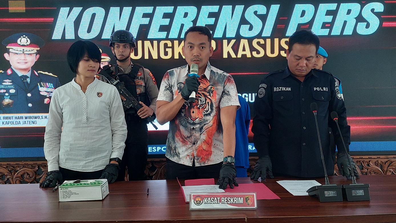 Kasatreskrim Polres Temanggung AKP Didik Tri Wibowo menjelaskan kronologi perkosaan yang menimpa gadis di bawah umur, di aula polres setempat, Rabu (13/11/2024).