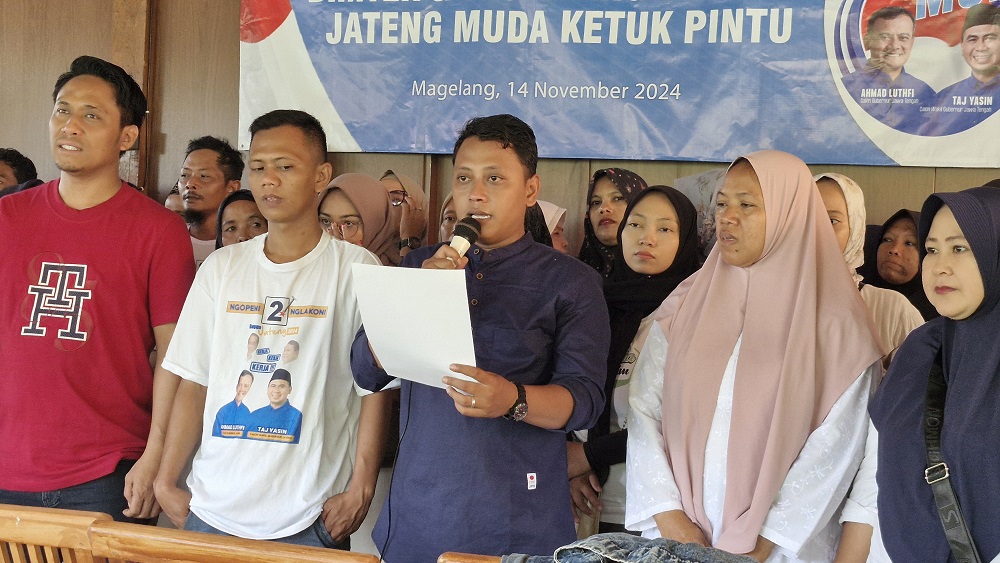 Relawan Jateng Muda Magelang mendeklarasikan dukungannya untuk Ahmad Lutfi dan Taj Yasin pada Pilgub 2024, Kamis (14/11/2024).