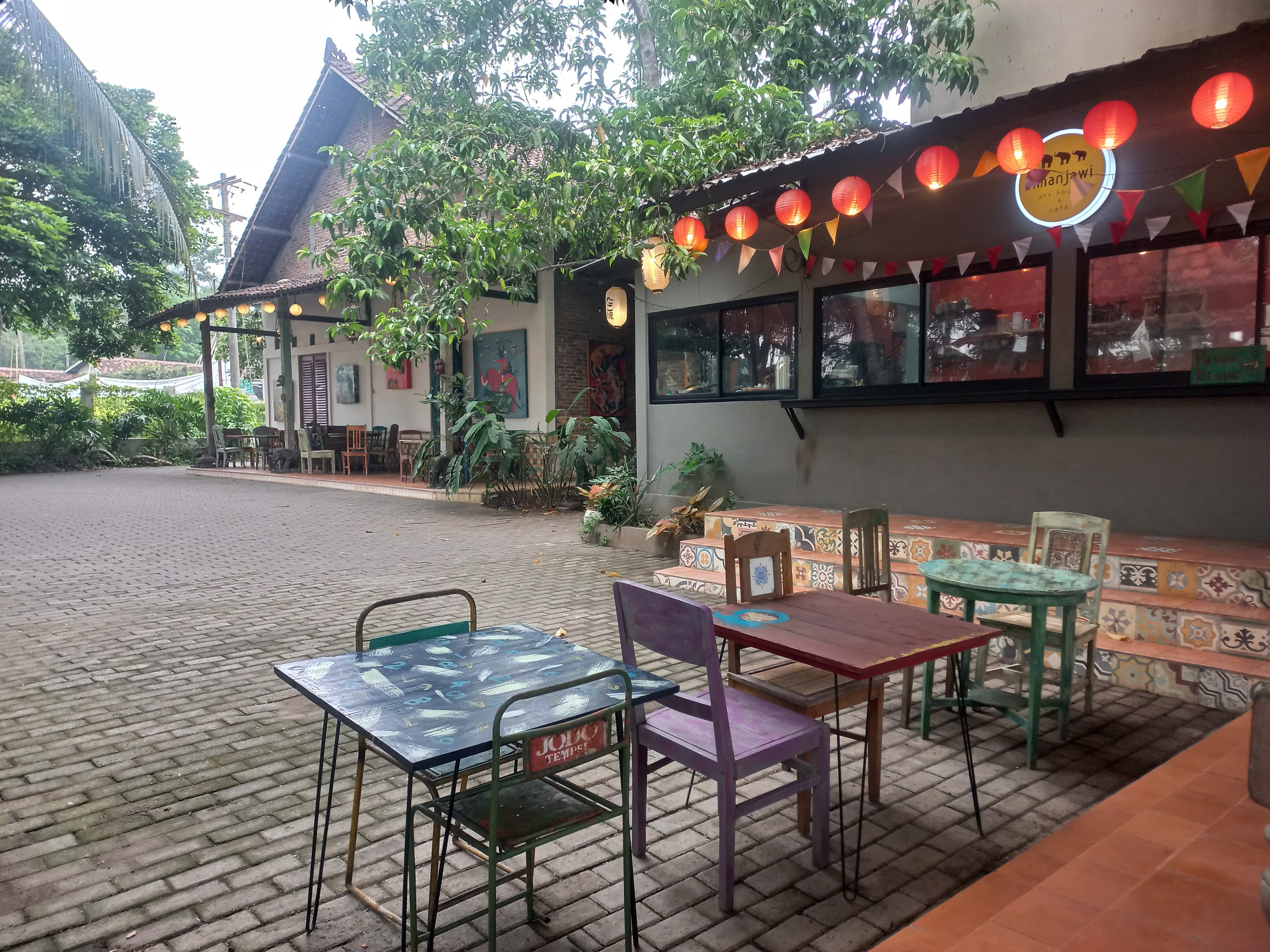 Limanjawi Cafe & Art House di Dusun Tingal Kulon, Desa Wanurejo, Kecamatan Borobudur, Kabupaten Magelang, Jawa Tengah.