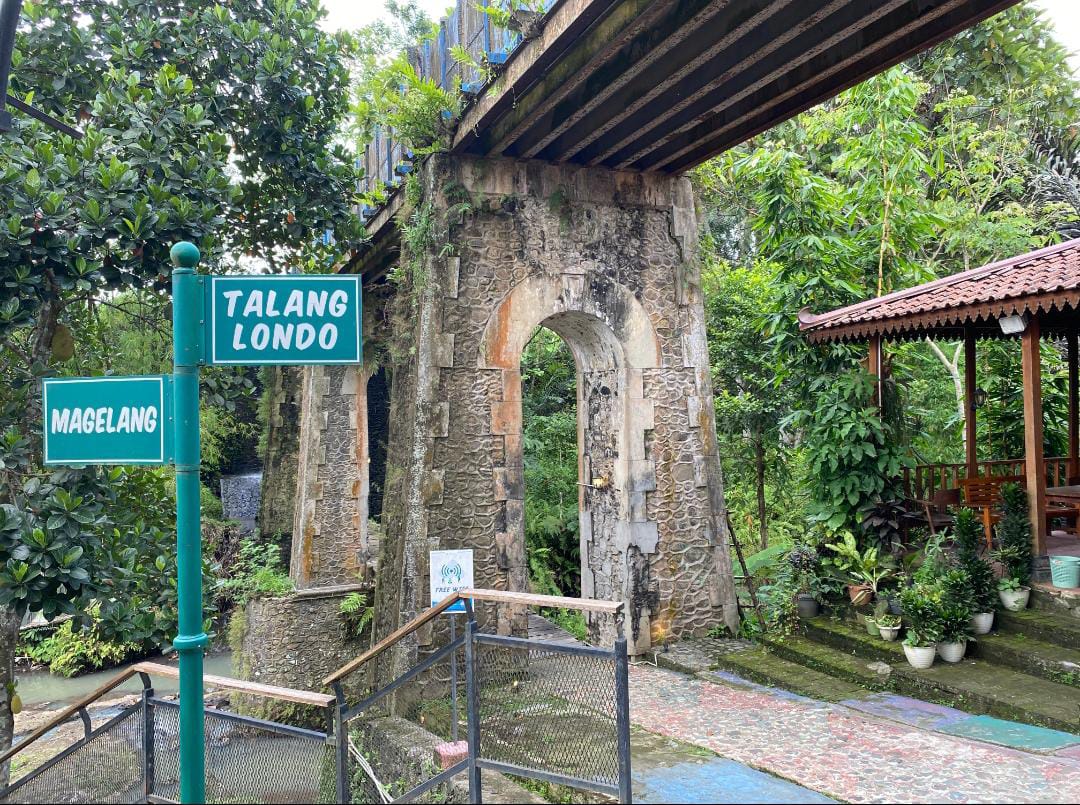 Talang londo tawarkan view jembatan irigasi peninggalan Belanda yang tampak kokoh dan menarik