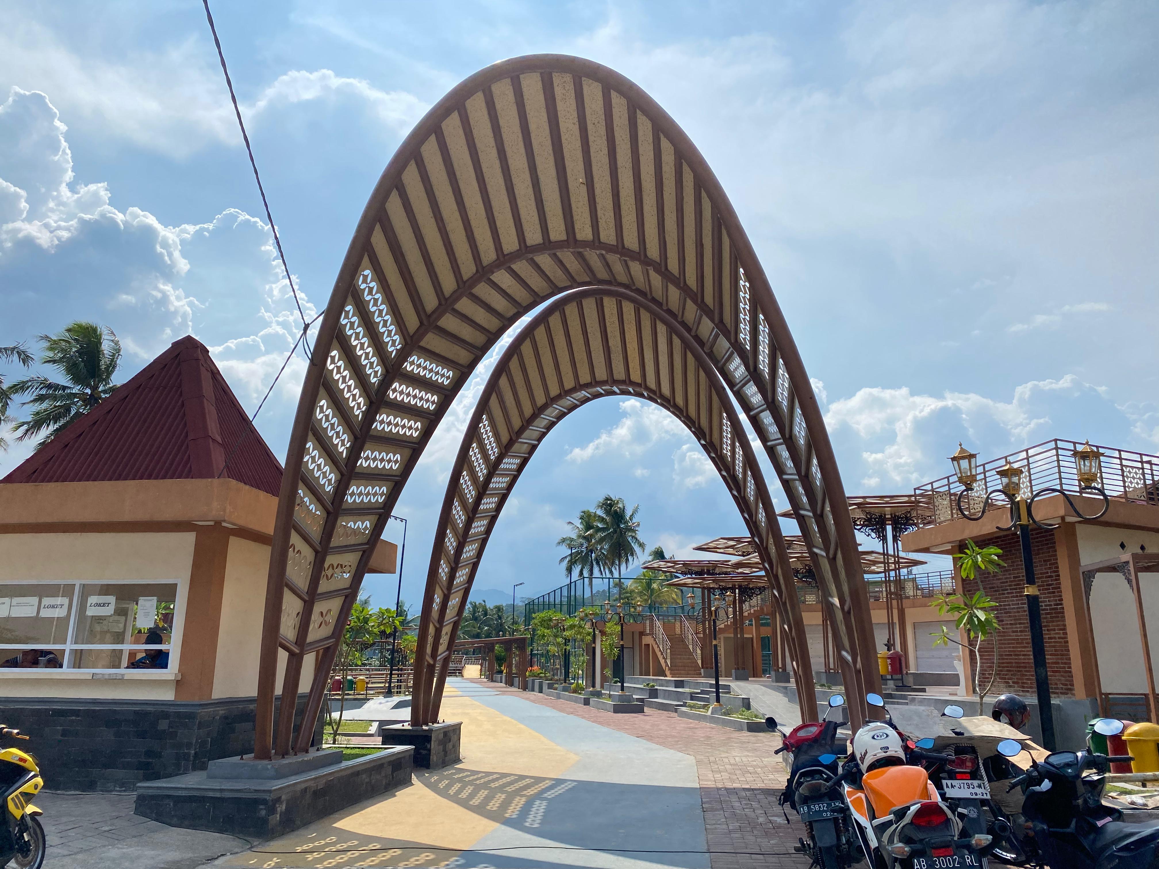 Taman Air Kali Bening Zona 2 menawarkan fasilitas yang lengkap.
