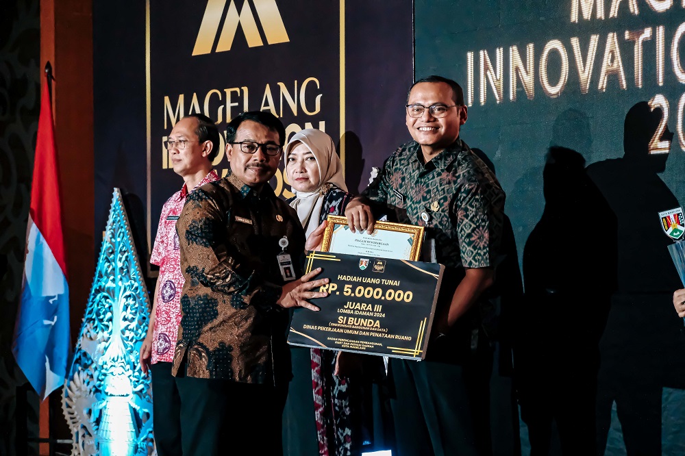 Sejumlah OPD dan BUMD menerima penghargaan Magelang Innovation Award (MIA) 2024, Selasa (19/11/2024).