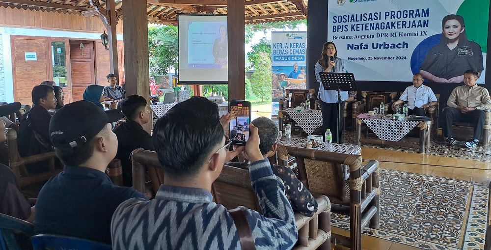 BPJS Ketenagakerjaan berkolaborasi dengan anggota DPR RI Fraksi IX Nafa Urbach mensosialisasikan program dan manfaat kepada masyarakat di Kabupaten Magelang, Senin (25/11/2024).
