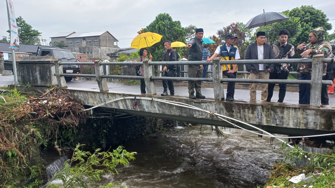 Komisi C DPRD Wonosobo bersama BPBD dan DPUPR melakukan sidak pasca banjir bandang Wangan Aji, Rabu (4/12/2024).