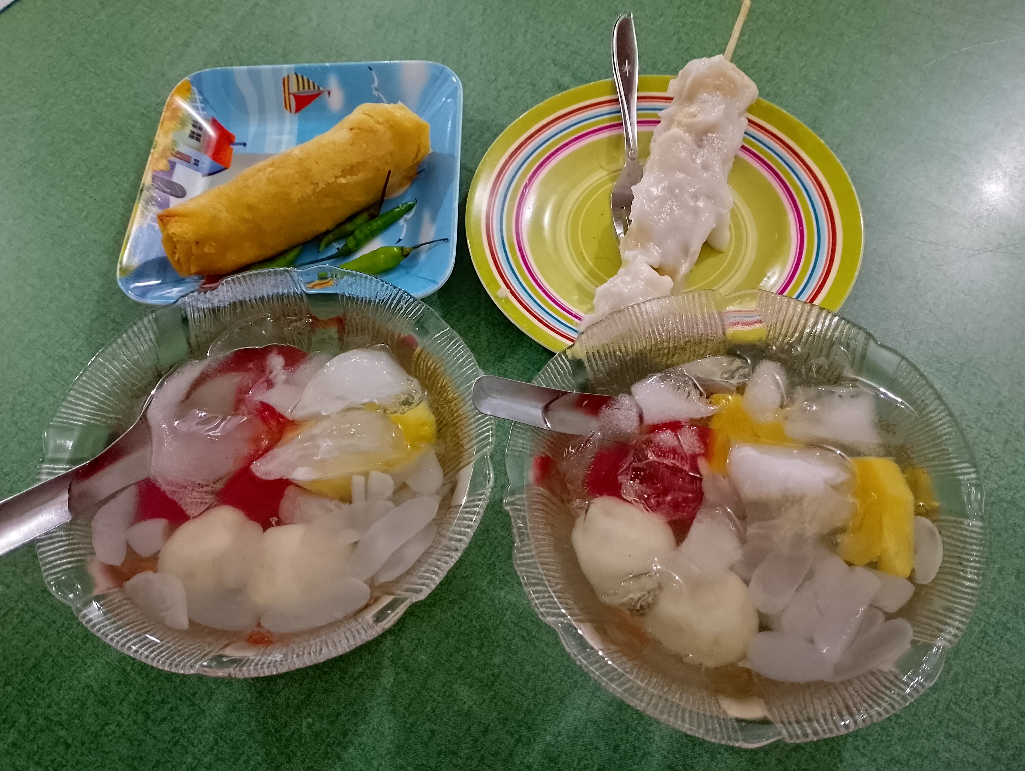Es ronde yang segar khas Warung Miroso.