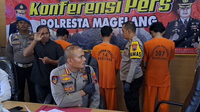 Tiga remaja yang hendak tawuran di tiga lokasi berbeda dihadirkan pada konferensi pers di Media Center Polresta Magelang, Senin (9/12/2024).