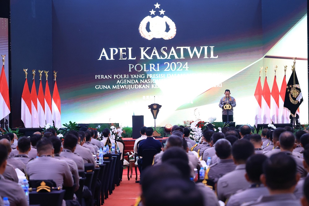 Kapolri Jenderal Pol Listyo Sigit Prabowo saat menyampaikan sambutan dalam Apel Kasatwil di Akademi Kepolisian (Akpol) Semarang, Rabu (11/12/2024).
