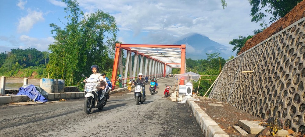 Jembatan Ngembik yang menghubungkan Kota Magelang dengan Kecamatan Bandongan, Kabupaten Magelang sudah difungsikan, Rabu (11/12/2024).