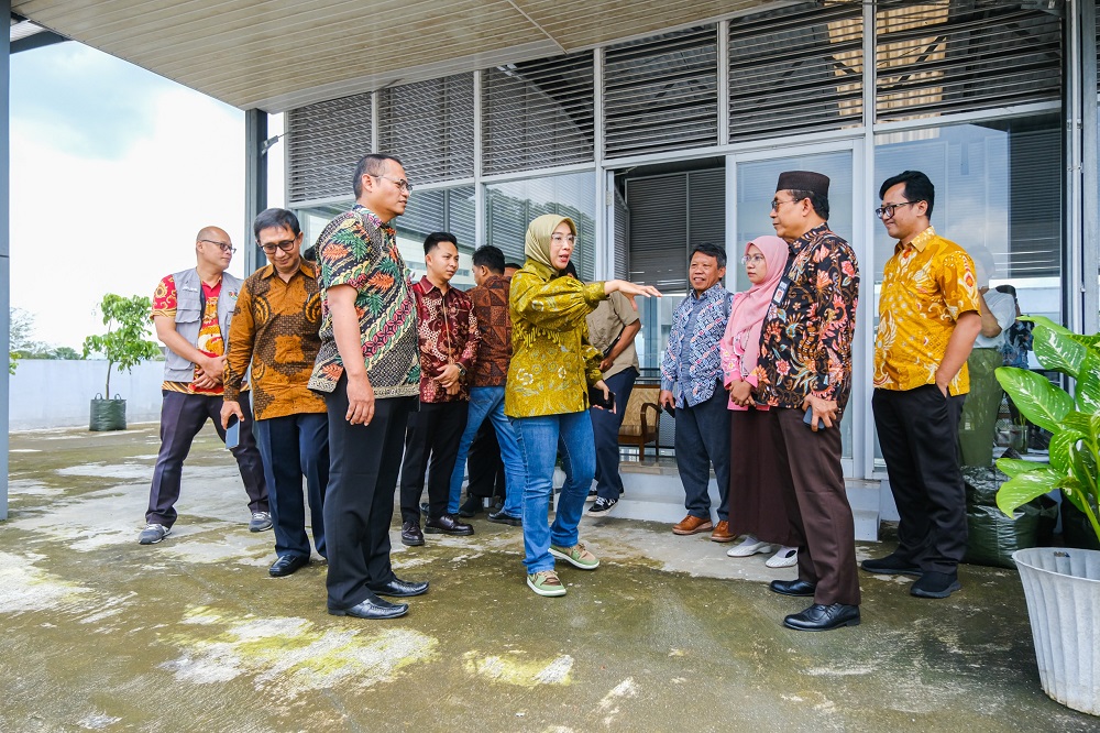 Direktur Jenderal EBTKE Prof Eniya Listiani Dewi saat berkunjung ke Kantor DPUPR Kota Magelang, Jumat (13/12/2024).