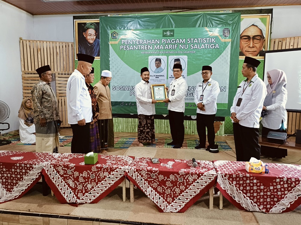 Penyerahan izin operasional Pesantren Ma