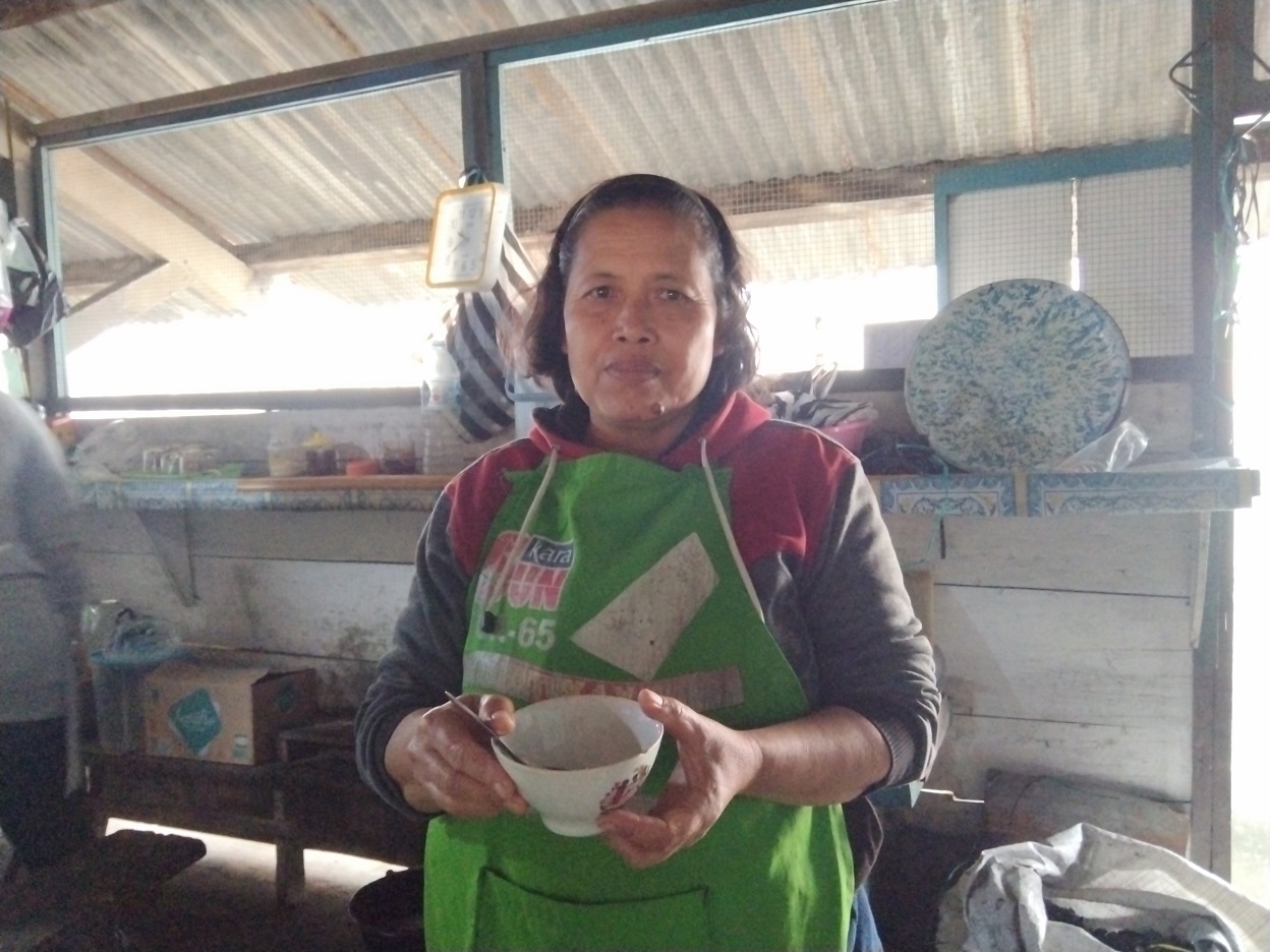 Yumiati generasi ketiga meneruskan usaha neneknya.