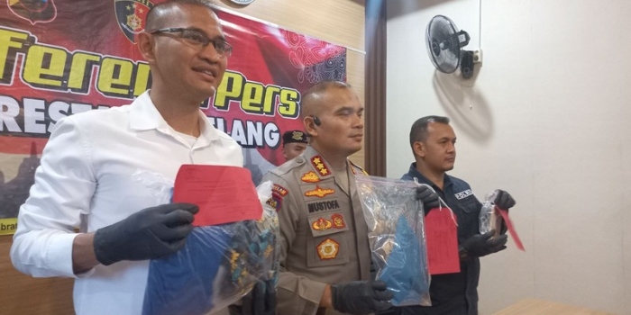 Sejumlah barang bukti yang disita