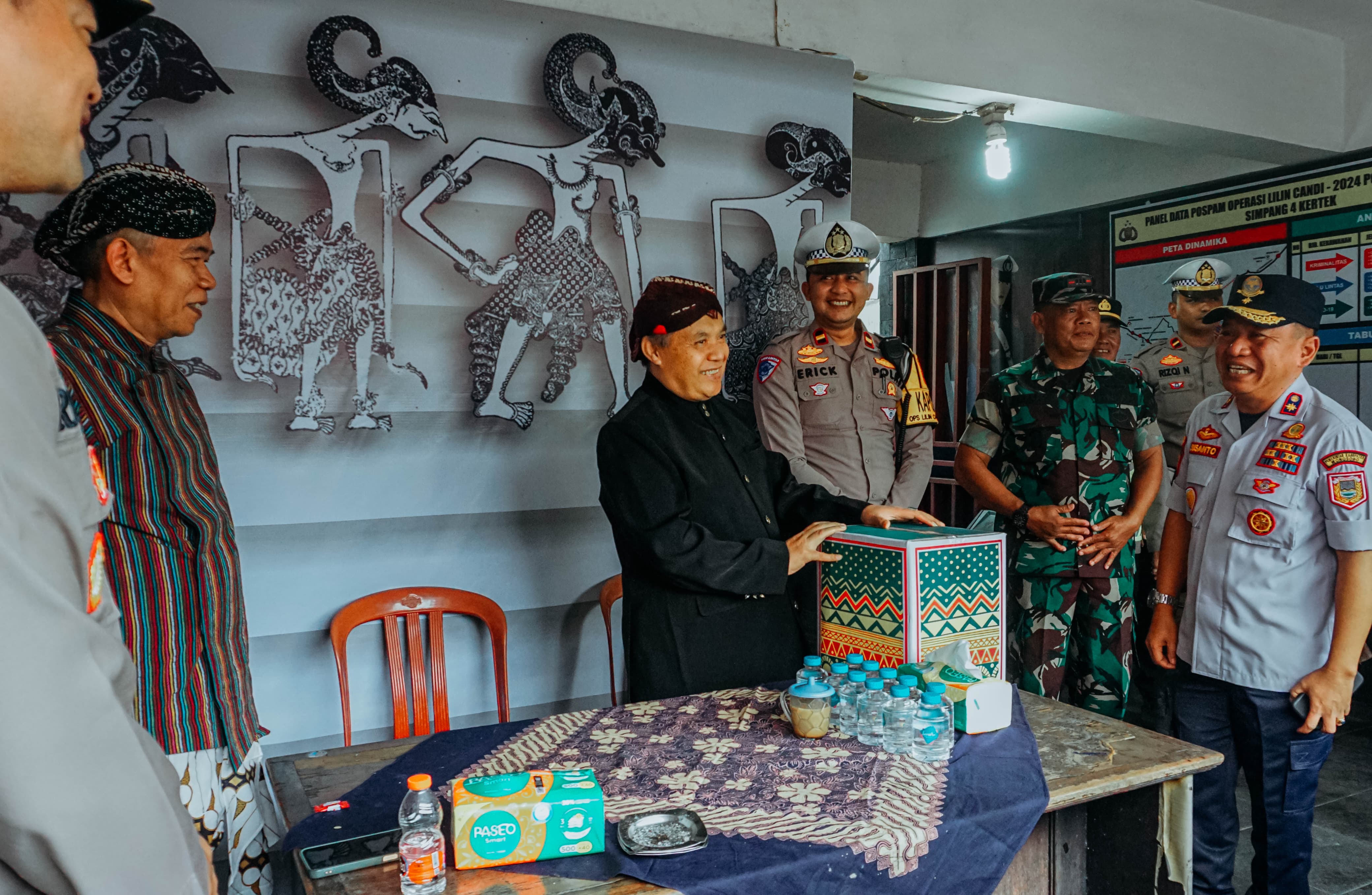Wakil Bupati Muhammad Albar bersama forkompimda meninjau pos pengamanan dalam menyambut libur Nataru, Selasa (24/12/2024).