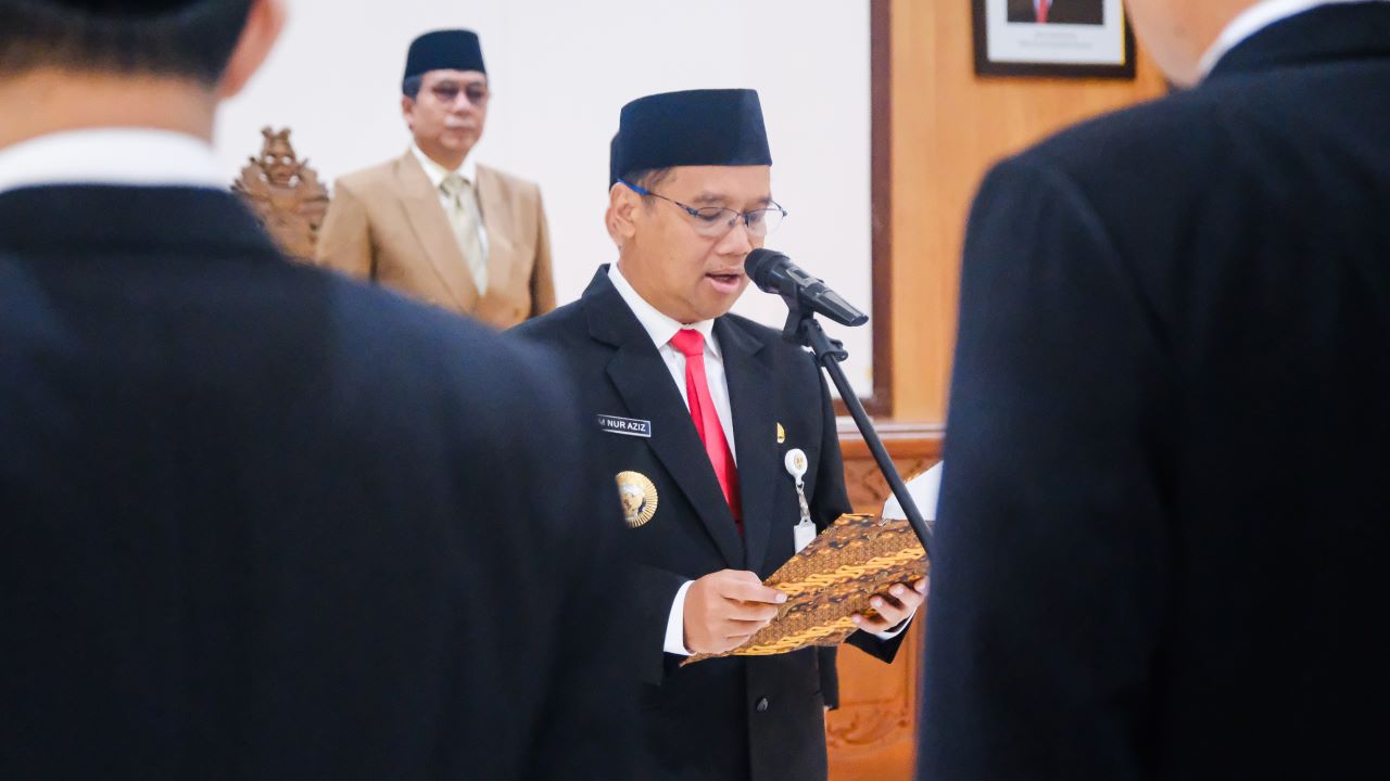 Wali Kota Magelang dr Muchamad Nur Aziz melantik dua pejabat administrator dan 17 pejabat fungsional, kemarin (23/12/2024), di Adipura Kencana.