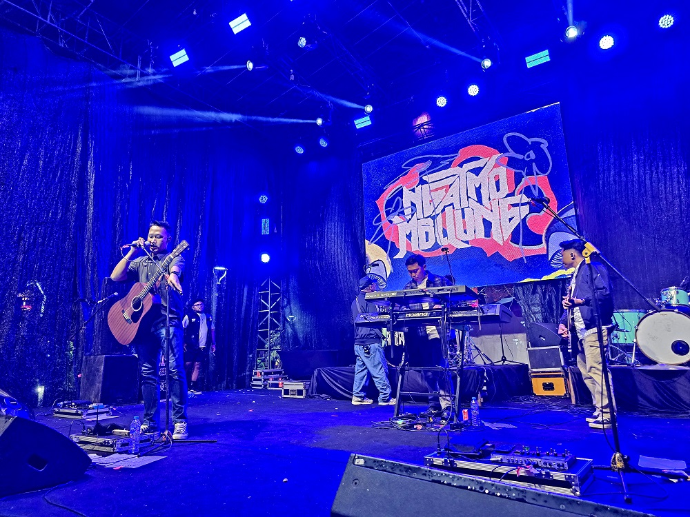 Konser musik malam pergantian tahun di Artos Mall.  &nbsp;