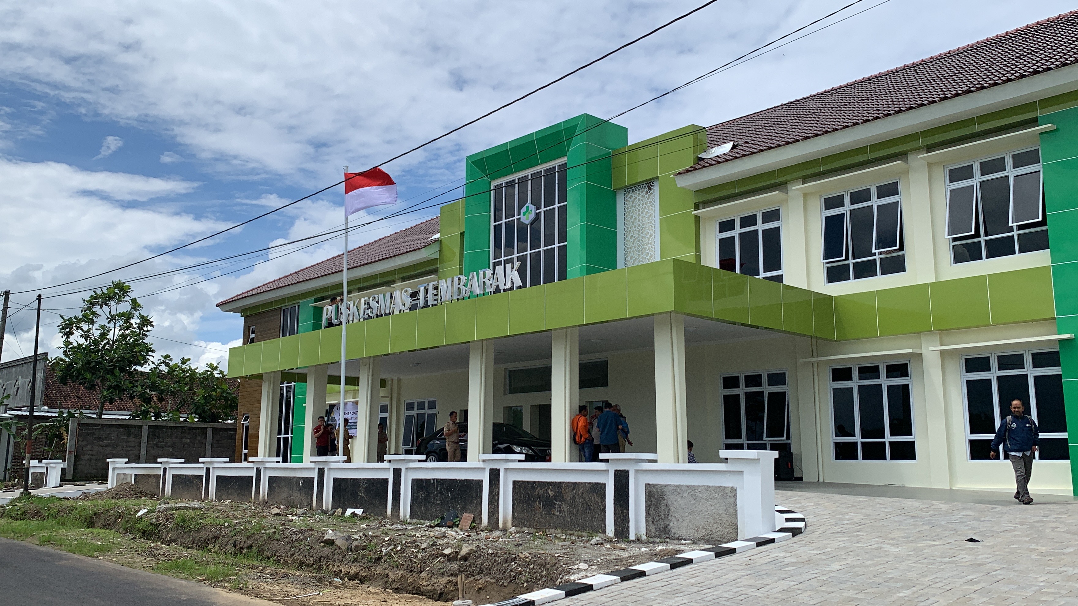 Puskesmas Tembarak, Kabupaten Temanggung  berdiri di atas lahan seluas 3.100 meter persegi.
