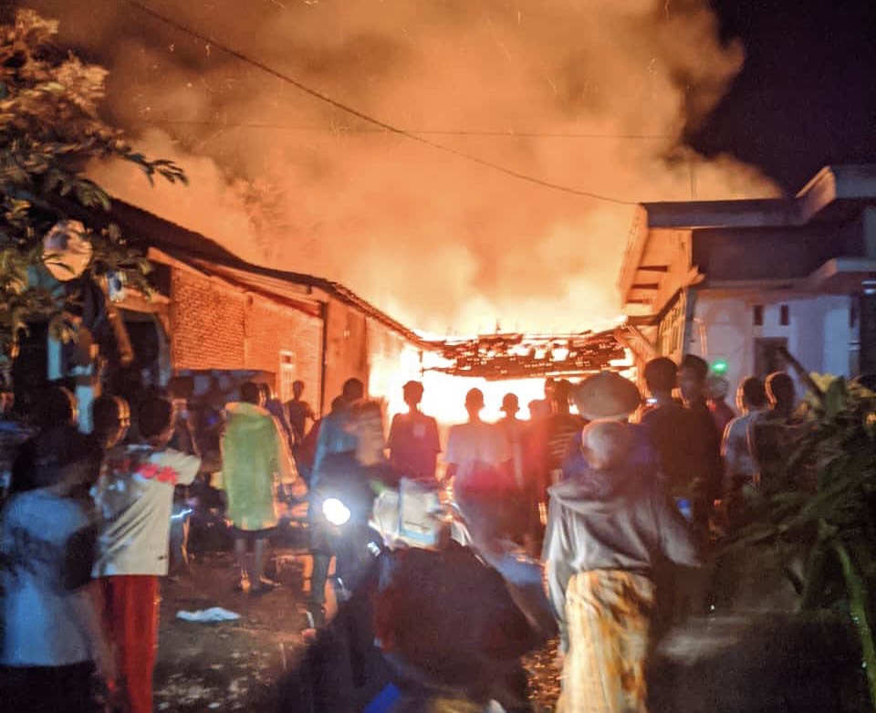 Kebakaran melanda rumah warga Desa Kebondalem, Kecamatan Bejen, Rabu (8/1/2025) tengah malam.