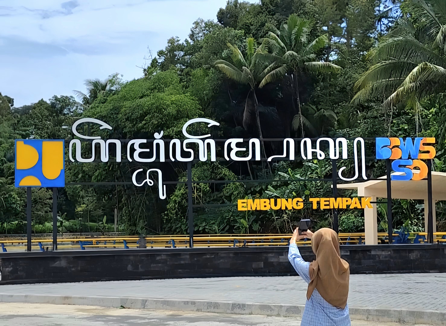 Tempat nyantai nuansa air (Najwa Amalia Husna/Jawa Pos Radar Magelang)