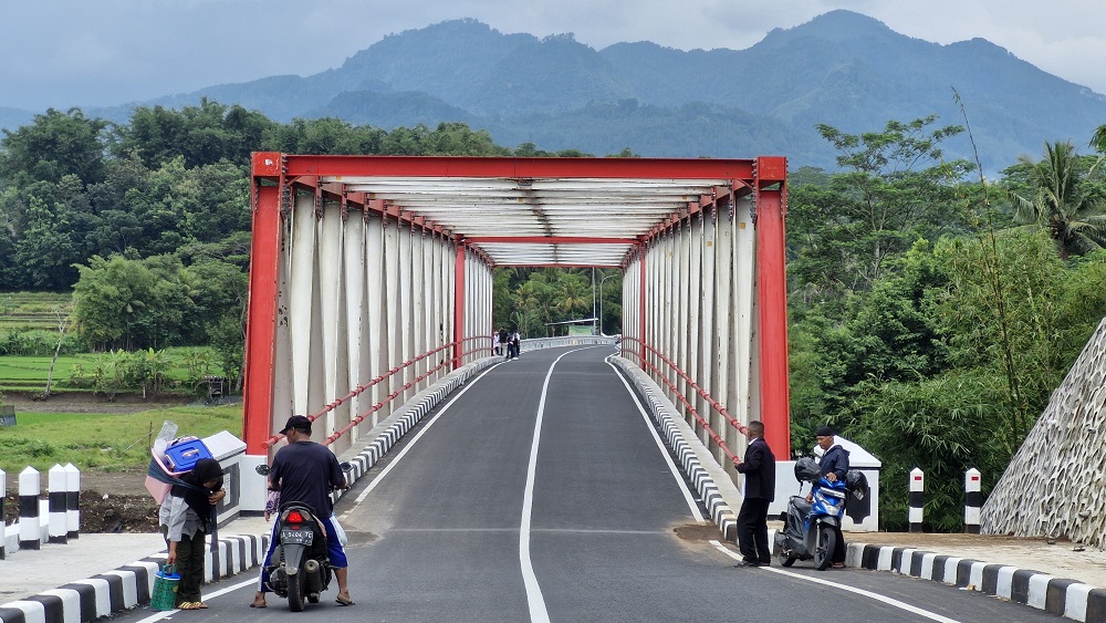 Jembatan Ngembik kini berganti nama menjadi Jembatan Kali Progo Sucipto Suwigo.