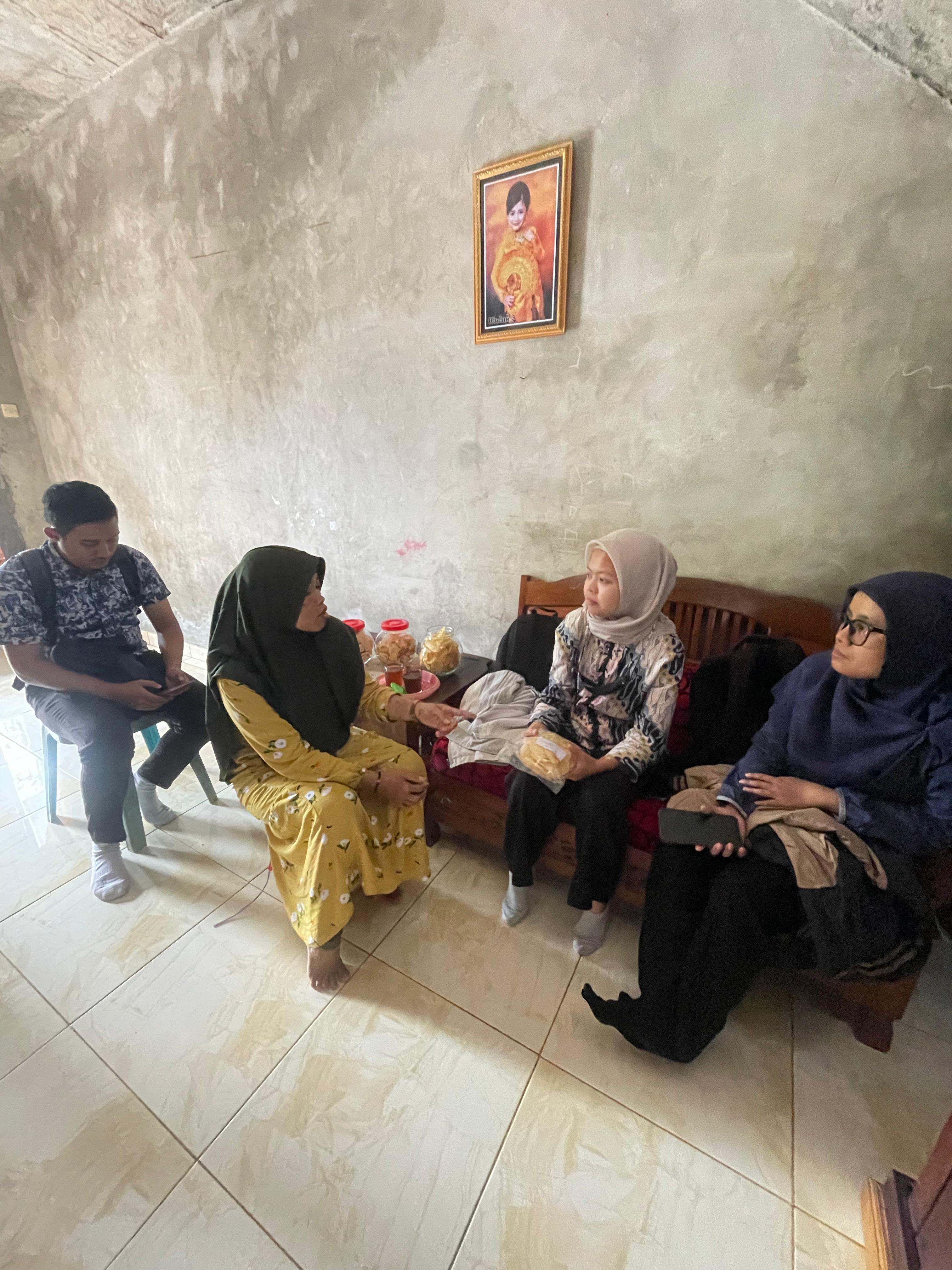 Penyuluhan pangan industri rumah tangga (PIRT) yang diadakan mahasiswa Unimma  di Dusun Jlupo Minggiran, Desa Kembangkuning, Kecamatan Windusari, Kabupaten Magelang.
