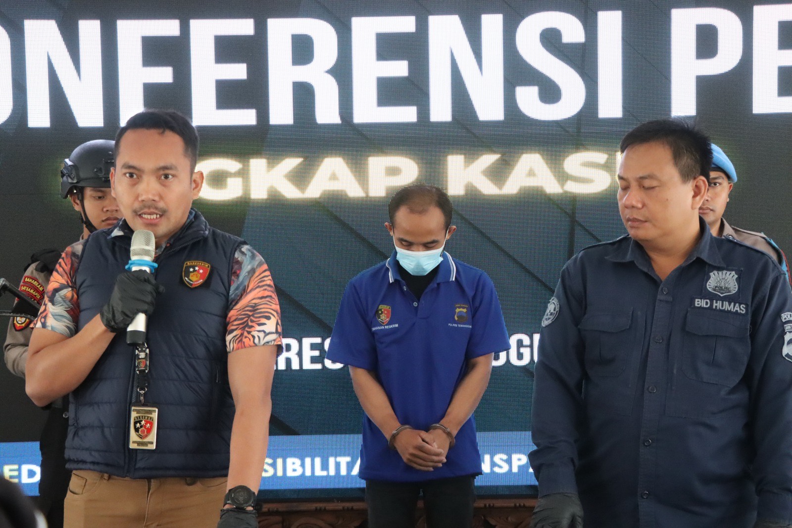 Kasatreskrim Polres Temanggung AKP Didik Tri Wibowo saat ungkap kasus pencurian dengan pemberatan di Mapolres Temanggung, Selasa (14/1/2025).