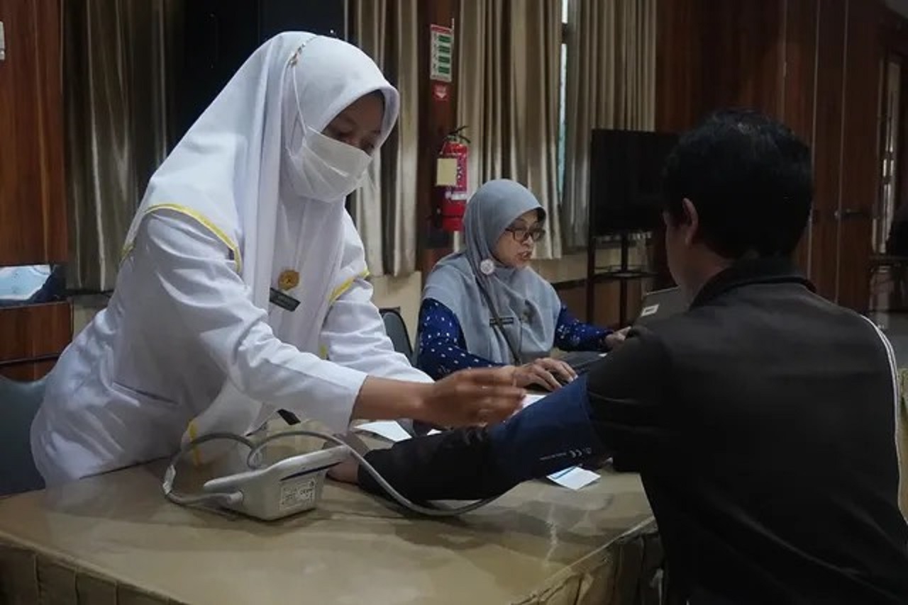 Pegawai kesehatan RSUD Temanggung saat melayani MCU peserta calon PPPK.