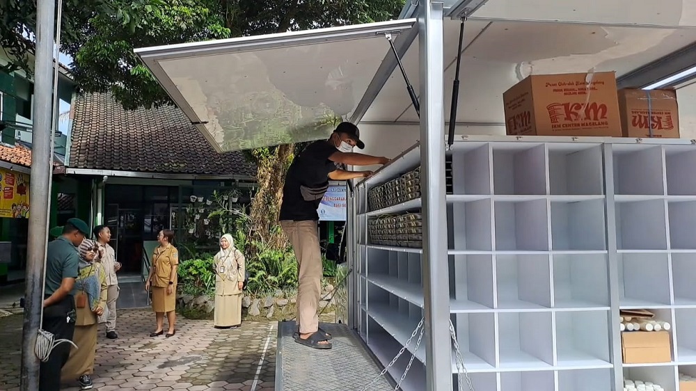 Pengiriman menu Makan Bergizi Gratis (MBG) di SD Negeri 4 Jurangombo Selatan Kota Magelang.