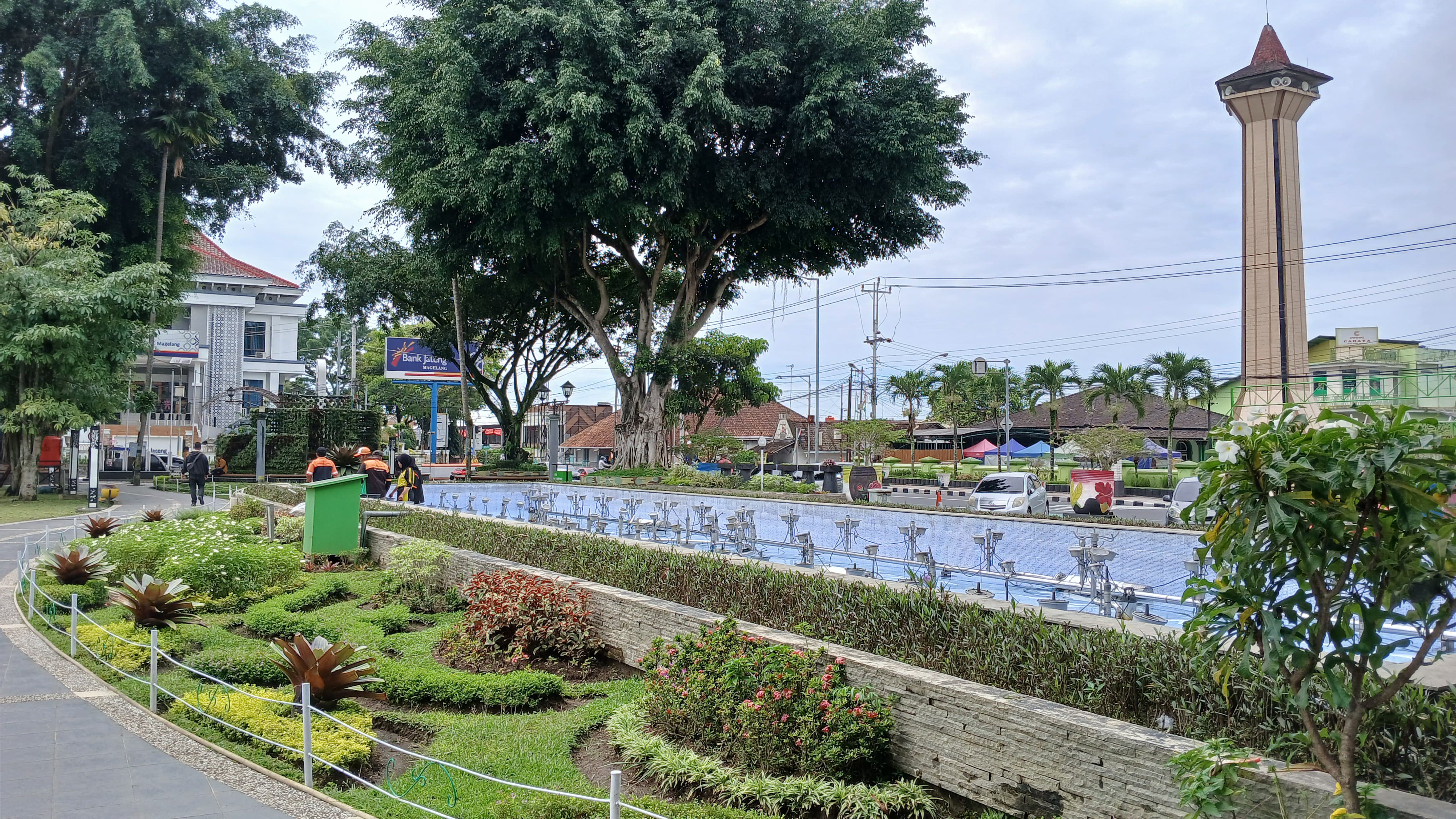 Air mancur menari di Alun-Alun Kota Magelang