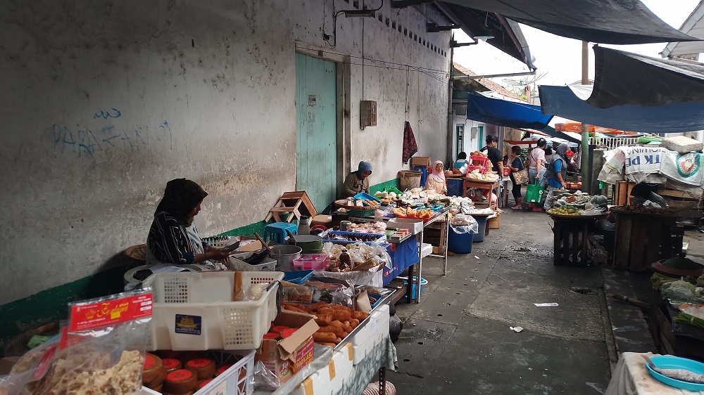 Dahulu, jumlah pedagang Pasar Tukangamencapai lebih dari 100 orang. Namun, kini jumlahnya menyusut menjadi sekitar 70 pedagang, terutama setelah pandemi COVID-19.