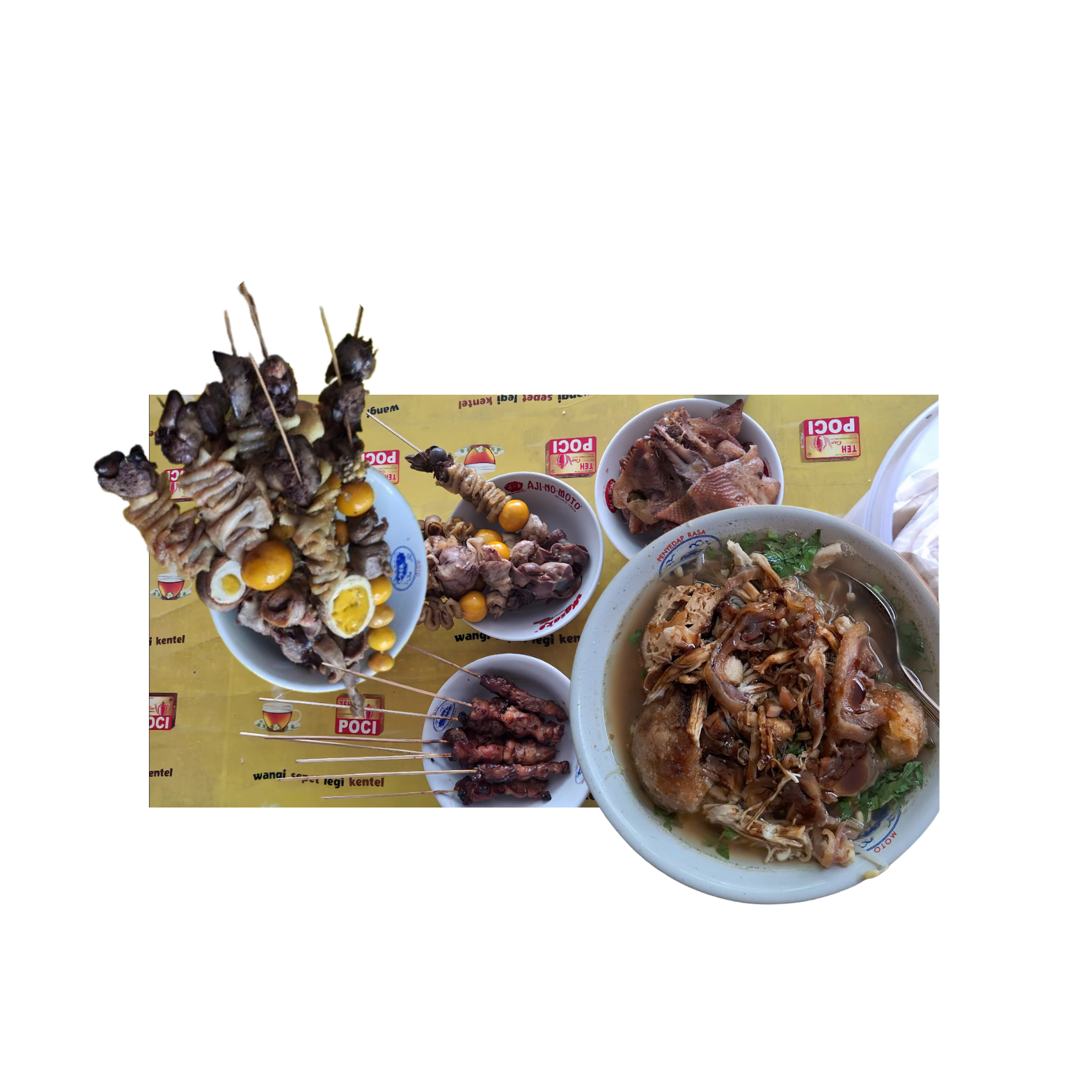 Nampak soto Pak Trimo lengkap dengan berbagai topingnya