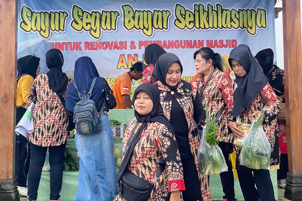 Salah satu gazebo di Wisata Negeri Kahyangan, Sawangan, Kabupaten Magelang dipakai menjual sayur dengan bayar seikhlasnya.  &nbsp;