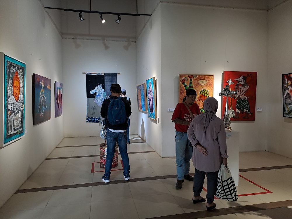 Pameran seni&nbsp;Gatra Akyati karya alumnus ISI Jogjakarta angkatan 1993 di Galeri Seni Limanjawi Borobudur, Kabupaten Magelang, Minggu (2/2/2025).  &nbsp;