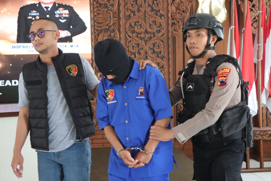 Tersangka pencuri sepeda motor berinisial OFY warga Ambarawa ditangkap Resmob Polres Temanggung.