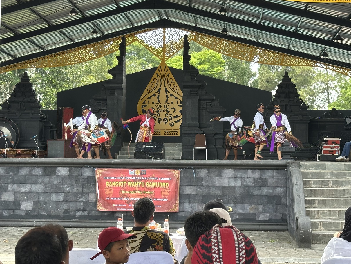 Pergelaran Seni Kerakyatan yang diadakan Disparbud Kabupaten Wonosobo, Senin (3/2/2025) di Taman Rekreasi Kalianget.