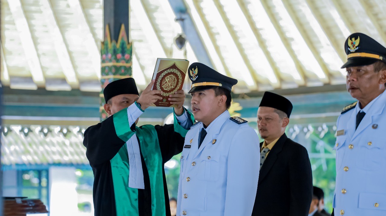 Pelantikan dan sumpah jabatan kepala sekolah, pejabat manajerial dan fungsional di Pendopo Selatan, Senin (3/2/2025)