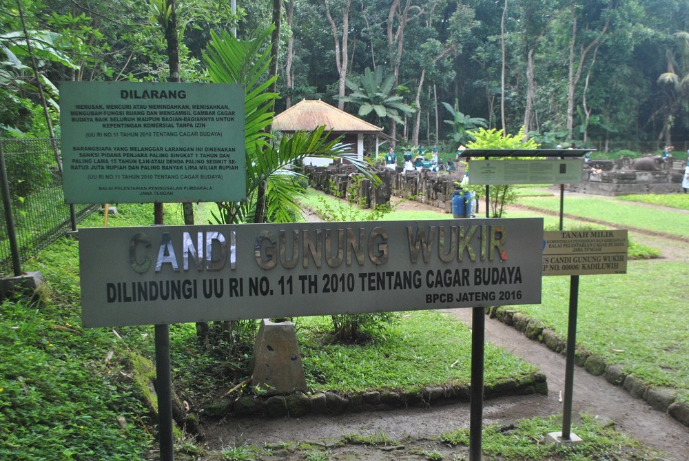 Candi Gunung Wukir di Dusun Canggal, Desa Kadiluwih, Kecamatan Salam, Kabupaten Magelang, menjadi salah satu prasasti penting dalam sejarah Indonesia.