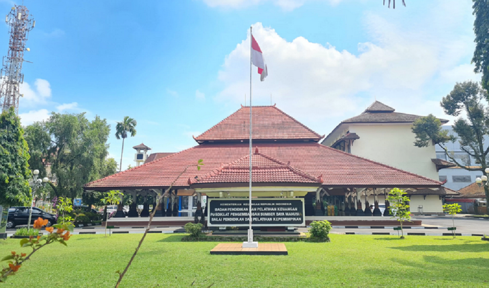 Balai Diklat Kepemimpinan, Badan Pendidikan dan Pelatihan Keuangan di dekat Alun-Alun yang sudah dihibahkan ke Pemkot Magelang.