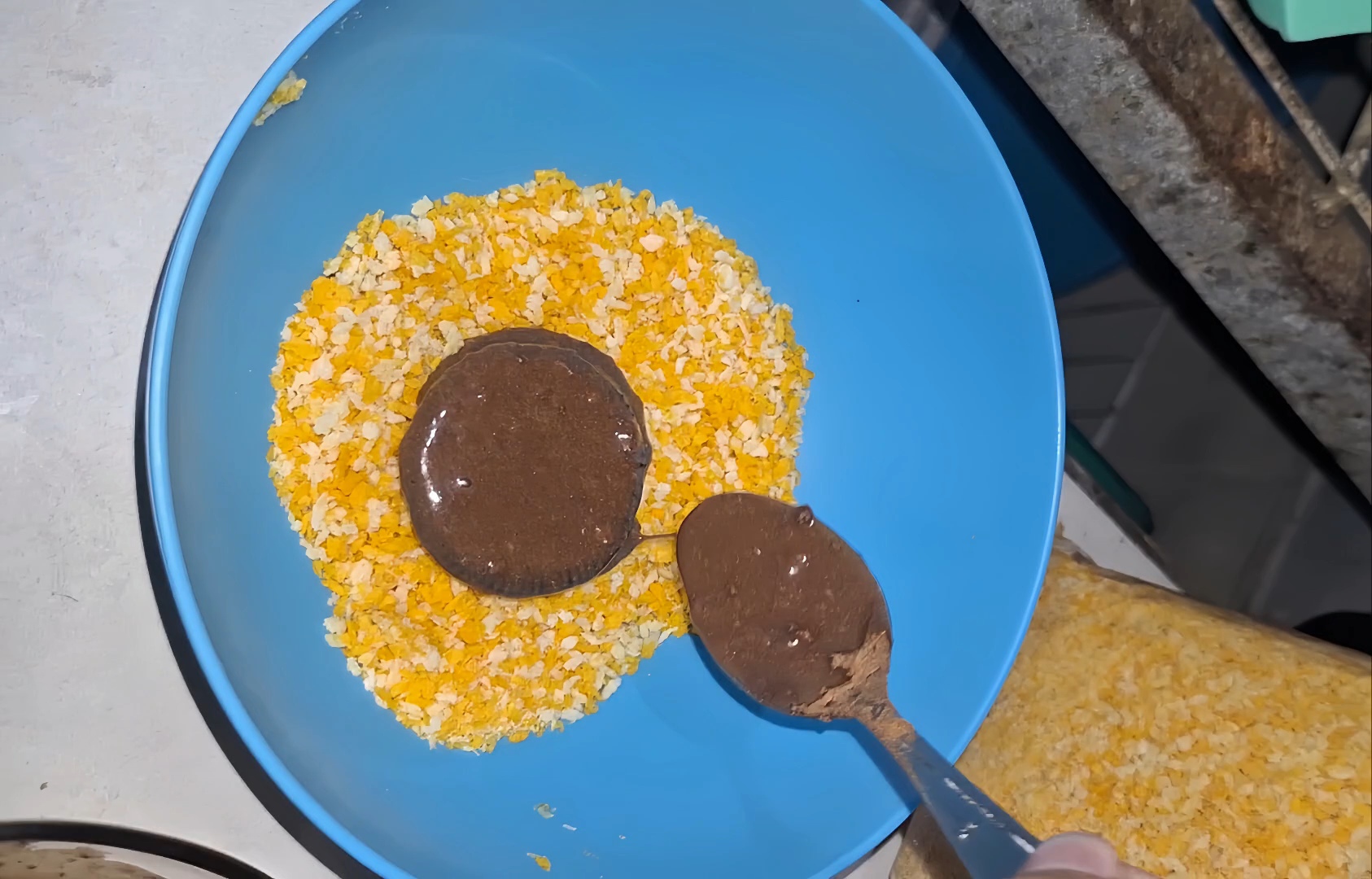 Oreo yang dilumuri adonan di selimuti tepung panir