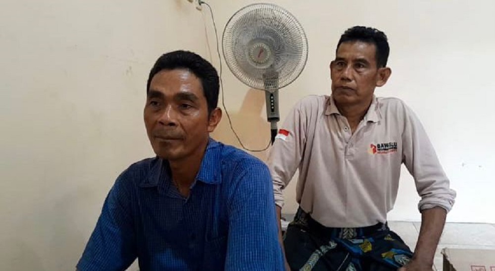 Sugeng suami korban menceritakan kejadian laka yang menimpa istrinya Tri Lestari di rumahnya.
