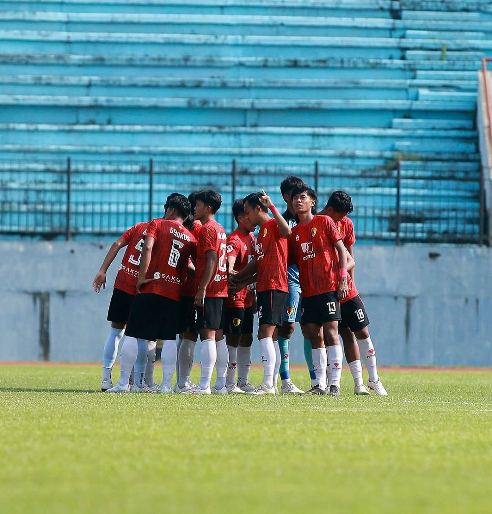 Pemain PPSM Magelang saat laga penyisihan grup melawan Persiharjo Sukoharjo di Stadion Moch. Soebroto Kota Magelang.