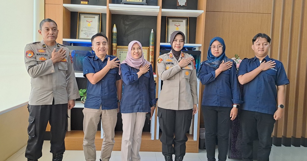 Kapolres Magelang Kota AKBP Anita Indah Setyaningrum bersama jajaran pimpinan Jawa Pos Radar Magelang, Jumat (7/2/2025).