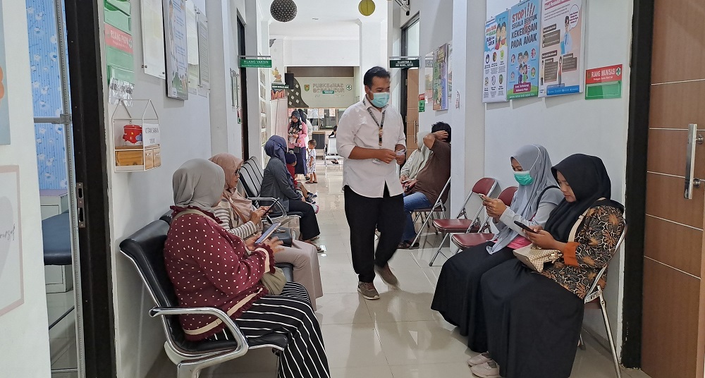 Antrean cek kesehatan gratis di Puskesmas Borobudur, Kabupaten Magelang, Rabu (12/2/2025).