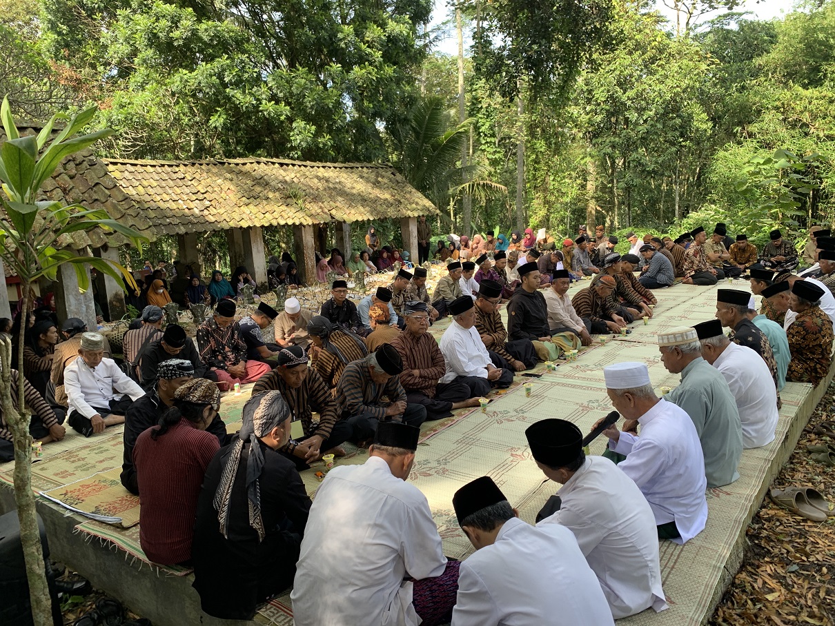 Warga Desa Soropadan Kecamatan Pringsurat, Temanggung nguri-uri tradisi nyadran yang digelar setiap Jumat Pahing bulan Sya