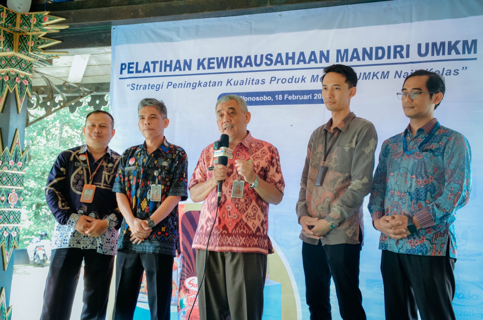 Sekda One Andang Wardoyo ketika membuka acara pelatihan kewirausahaan mandiri untuk UMKM, Selasa (18/2/2025).