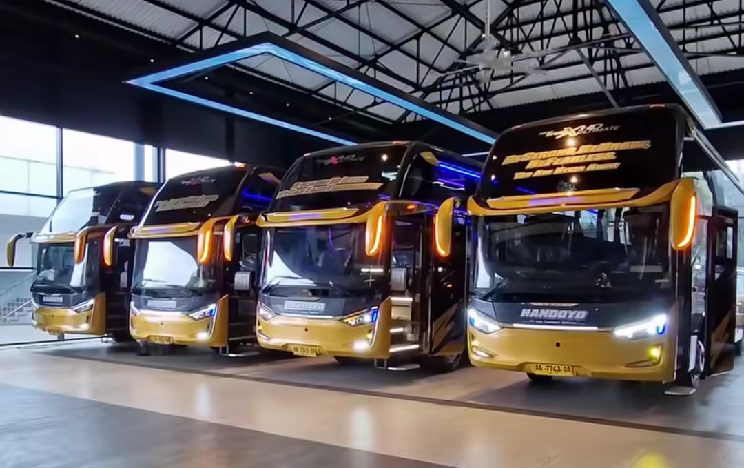 Jelang berakhirnya tahun 2024 lalu, PO Handoyo meluncurkan empat unit bus edisi spesial ulang tahun PO Handoyo yang ke 50 tahun.