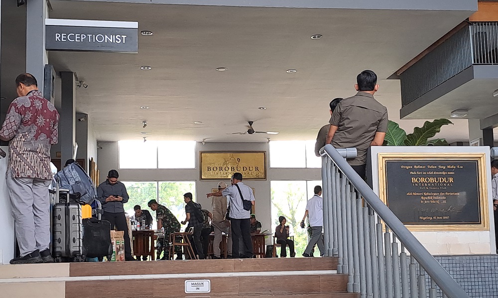 Sejumlah barang milik kepala daerah peserta retret sudah mulai berdatangan di Borobudur International Golf & Country Club, Magelang, Kamis (20/2/2025).